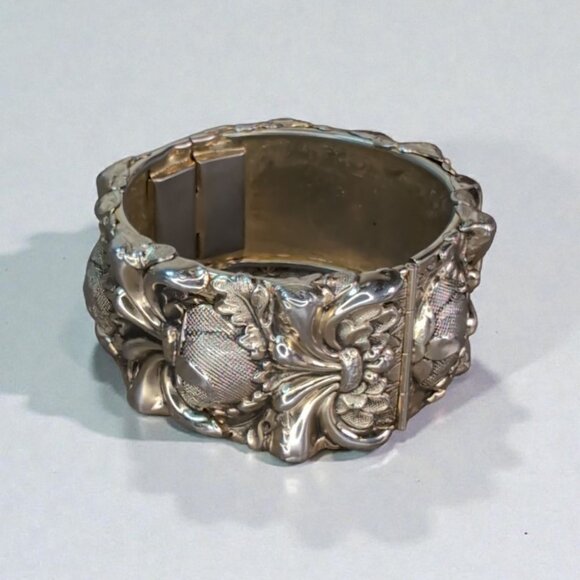 Vintage Whiting & Davis Victorian Revival Gold Tone Hinged Bangle Bracelet Safet - Picture 2 of 5